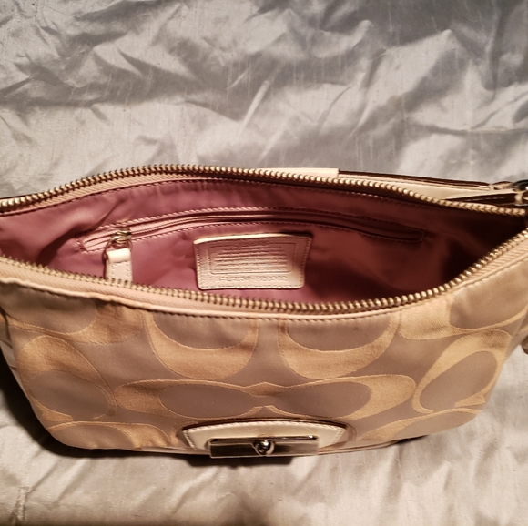 Coach Bag - Picture 4 of 11